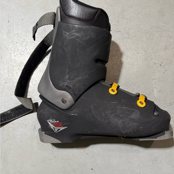 Black and Yellow Lange Comp 100 Ski Boots – Size 13, Medium Fit - Picture 6 of 7